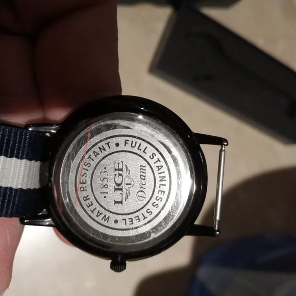 LIGE Watch (Red Face and NATO Deluxe Strap) - Picture 5 of 7